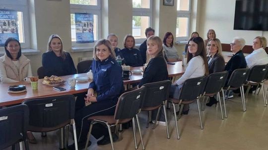 Uczestniczki spotkania profilaktycznego w KPP Maków Mazowiecki