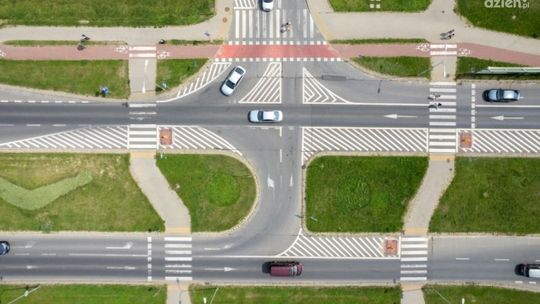 104 km/h na Armii Krajowej. Policjantom tłumaczył, że ma za szybkie auto