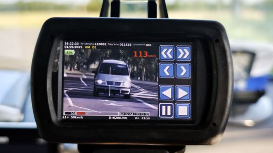 123 km/h w terenie zabudowanym! Piraci drogowi tracą prawa jazdy. Policyjny SPEED działa w Morawach i Strzegowie