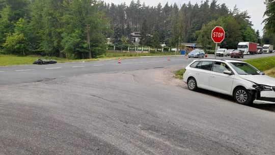 17-latek w szpitalu. Utrudnienia w Pęchcinie po zderzeniu osobówki i motocykla
