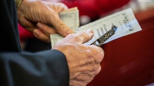 30 - tysięczne miasto. Dwa przystanki kolejowe i... ani jednej kasy