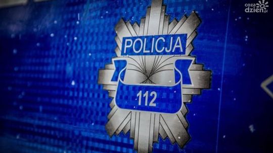 41-letni motorowerzysta, po wywróceniu się na jezdnię, nieprzytomny trafił do szpitala.