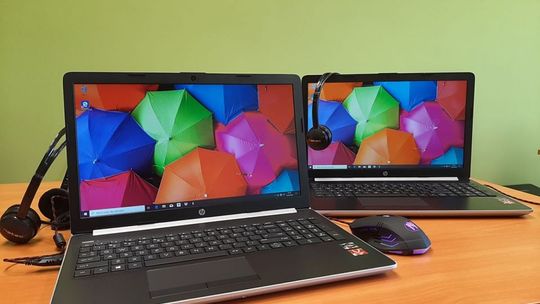 42 laptopy dla powiatowych szkół. Uczniowie zaczną z nich korzystać jeszcze w tym tygodniu