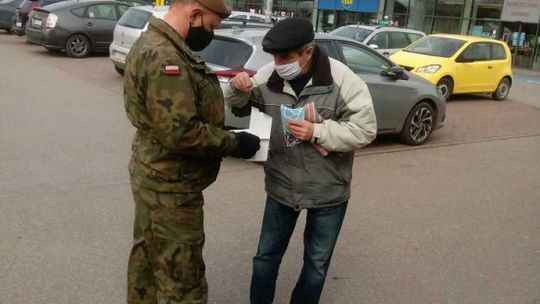 5MBOT. Terytorialsi rozdali ponad 40 tys. maseczek...w Warszawie!