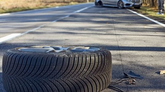 84-latek wyprzedzał dwie ciężarówki, miał dużo szczęścia