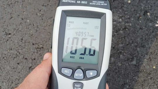 Auto za bardzo hałasuje? Będzie mandat