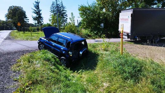 Rozbity samochód w powiecie ciechanowskim