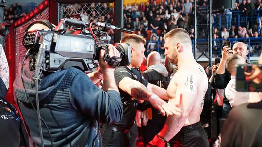 Babilon MMA 57: Triumf Szymona Kołeckiego w Ciechanowie! Podwójny mistrz u siebie Kołecki - sekundy przed walką