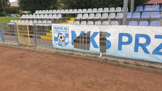 Banery na Stadionie Miejskim w Przasnyszu zdewastowane. Miasto prosi o pomoc!