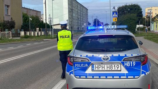 Bezpieczna droga do szkoły 2025. Policja w Przasnyszu już działa – kontrole przy szkołach i apel do rodziców