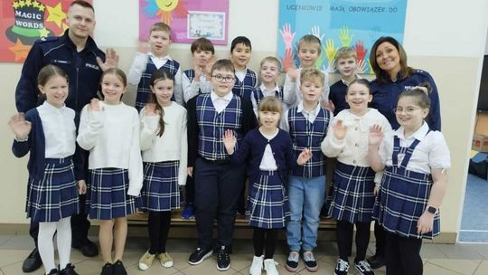 „Bezpieczne Ferie” – spotkanie funkcjonariuszy z dziećmi