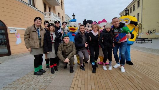 Biegnąc razem w kolorowych skarpetkach nie do pary [zdjęcia]