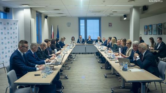 Budżet uchwalony. KO nic nie wskórała. Darmowych miejskich przedszkoli nie będzie