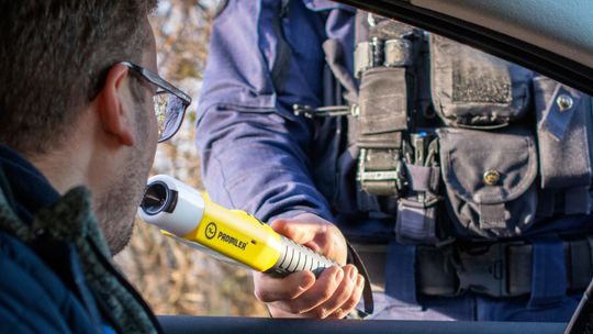 Chciał tylko przeparkować auto na ulicy Kopernika w Ciechanowie. Miał ponad 1,2 promila alkoholu