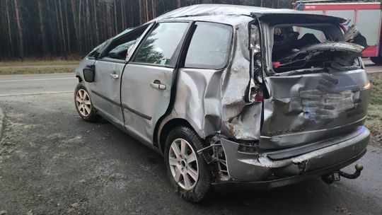 Chciał wysuszyć auto i dachował. Absurdalne tłumaczenie 27-letniego kierowcy