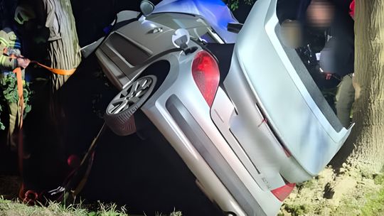 Auto przewrócone na bok