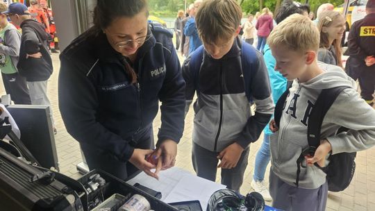 Ciechanów: Bezpieczne Wakacje i Drzwi Otwarte Komendy – edukacja i rekrutacja w jednym!
