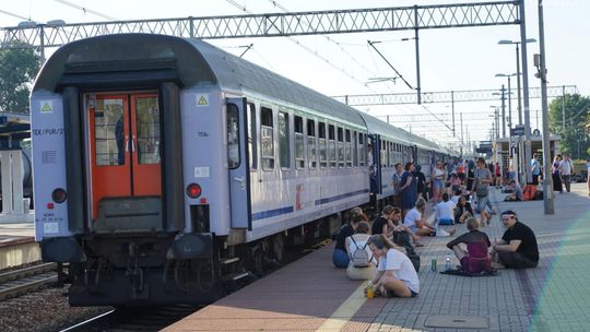 Ciechanów. Miasto ruszyło na pomoc pasażerom pociągu