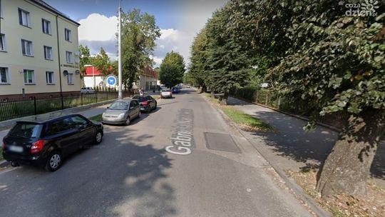 Ciechanów. Narutowicza z częściowym zakazem parkowania