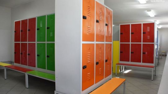 Ciechanów. Nowe szafki dla uczniów w kolejnej szkole
