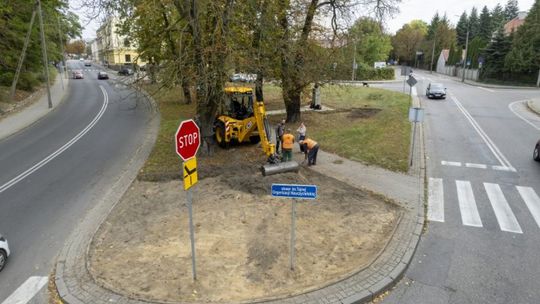Ciechanów. Odnowa skweru TON