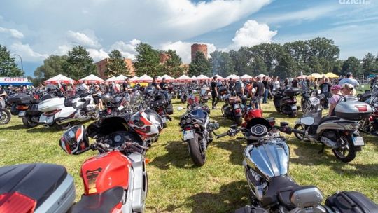 Ciechanów. Ogólnopolski Zlot Motocyklowy - koncerty, parada, pokazy