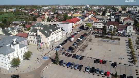 Ciechanów. Plac Jana Pawła II bardziej zielony? Jest na to szansa!