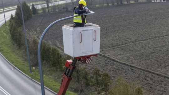 Ciechanów przechodzi na energooszczędne oświetlenie