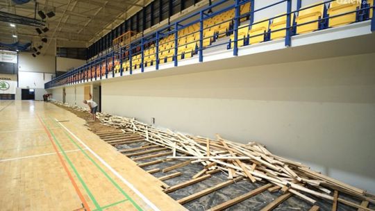Ciechanów. Ruszyła wymiana nawierzchni w hali sportowej