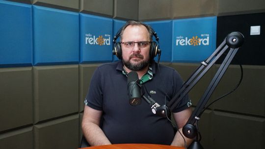 Piotr Banasiak podczas rozmowy o jubileuszowych Spotkaniach z Historią w Ciechanowie
