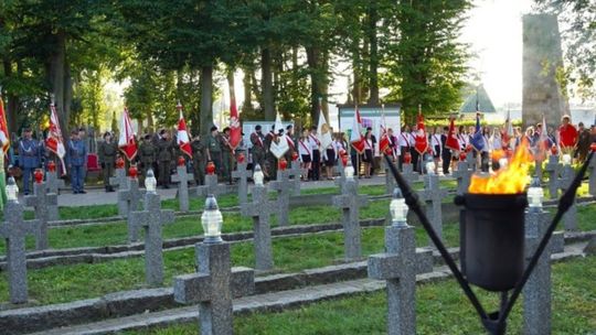 Kwatera Wojska Polskiego i Ofiar Terroru na cmentarzu komunalnym w Ciechanowie
