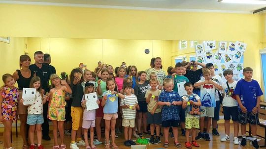 Ciechanowscy policjanci edukują dzieci i seniorów