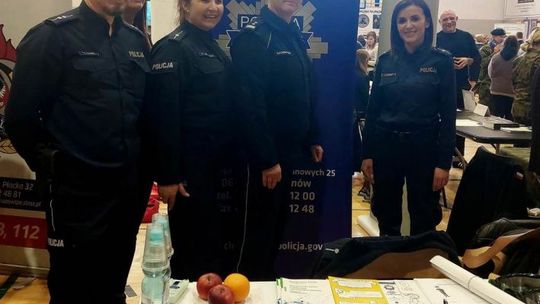 Ciechanowscy policjanci na targach edukacji i pracy