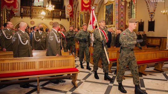 Ciechanowscy terytorialsi zaprezentowali sztandar