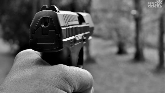 Ciechanowska policja prowadzi postępowanie w sprawie postrzelenia mieszkańca Warszawy