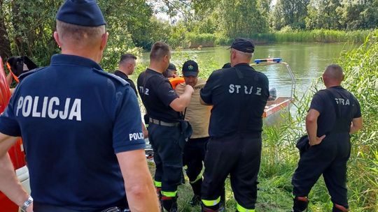 Ćwiczenia ratownicze w Cegielni - policja i strażacy apelują o bezpieczeństwo nad wodą