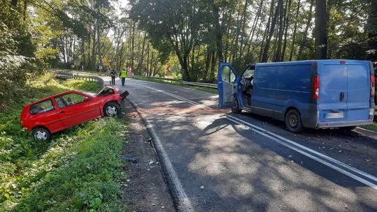 Czołówka opla z busem pod Kluszewem 
