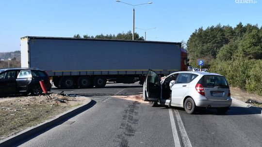 Czołówka z tirem w Mławie, trzy osoby w szpitalu