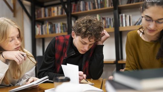 Czy studia online to najlepszy wybór dla ciebie? Analiza korzyści i wyzwań