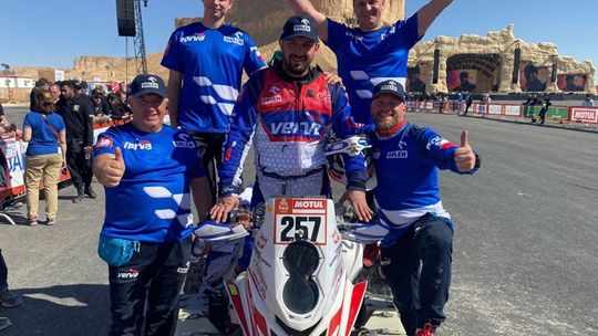 Dojechał do celu! Kamil Wiśniewski na mecie Rajdu Dakar