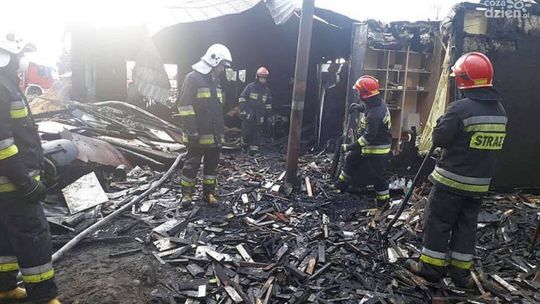 Doszczętnie spłonęła stolarnia. Sąsiedzi chcą ją odbudować
