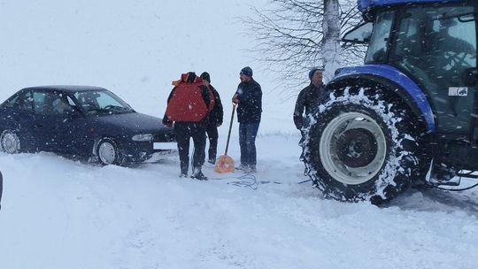 Dramatyczna walka z zimą: Mazowszanie pomagają sobie nawzajem