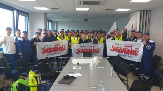 Drugi dzień strajku w ciechanowskim Sofidelu. Nie zapowiada się na rychłe jego zakończenie