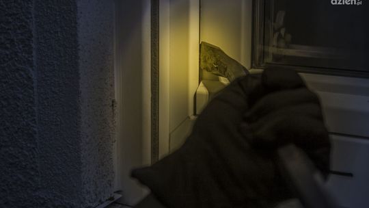 Dwa włamania do mieszkań w odstępie kilku dni. Sprawę bada mławska policja