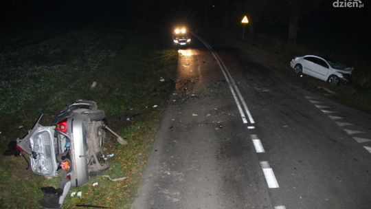 Dwie ofiary śmiertelne, jedna walczy o życie w szpitalu. Tragiczny wypadek w Kozolinie.