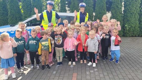 Edukacyjna zabawa z policjantami w Ciechanowie