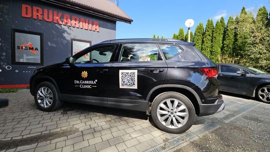 Efekt WOW na produkcie - gdzie sprawdzają się naklejki holograficzne?