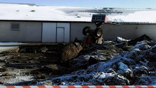 Eksplozja pod Przasnyszem. Dwie osoby trafiły do szpitala