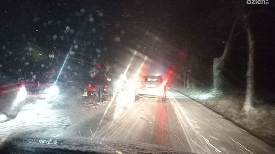 Fatalne warunki na drogach, mamy komentarz Powiatowego Zarządu Dróg