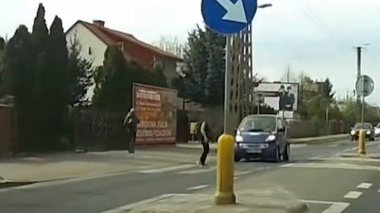[film] Potrącenie nastolatki w Przasnyszu